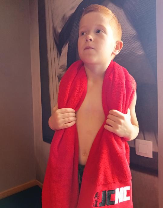 SERVIETTE DE BAIN ROUGE JCNC